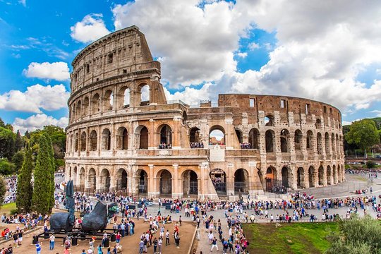 trip-to-rome-with-a-family-colosseum